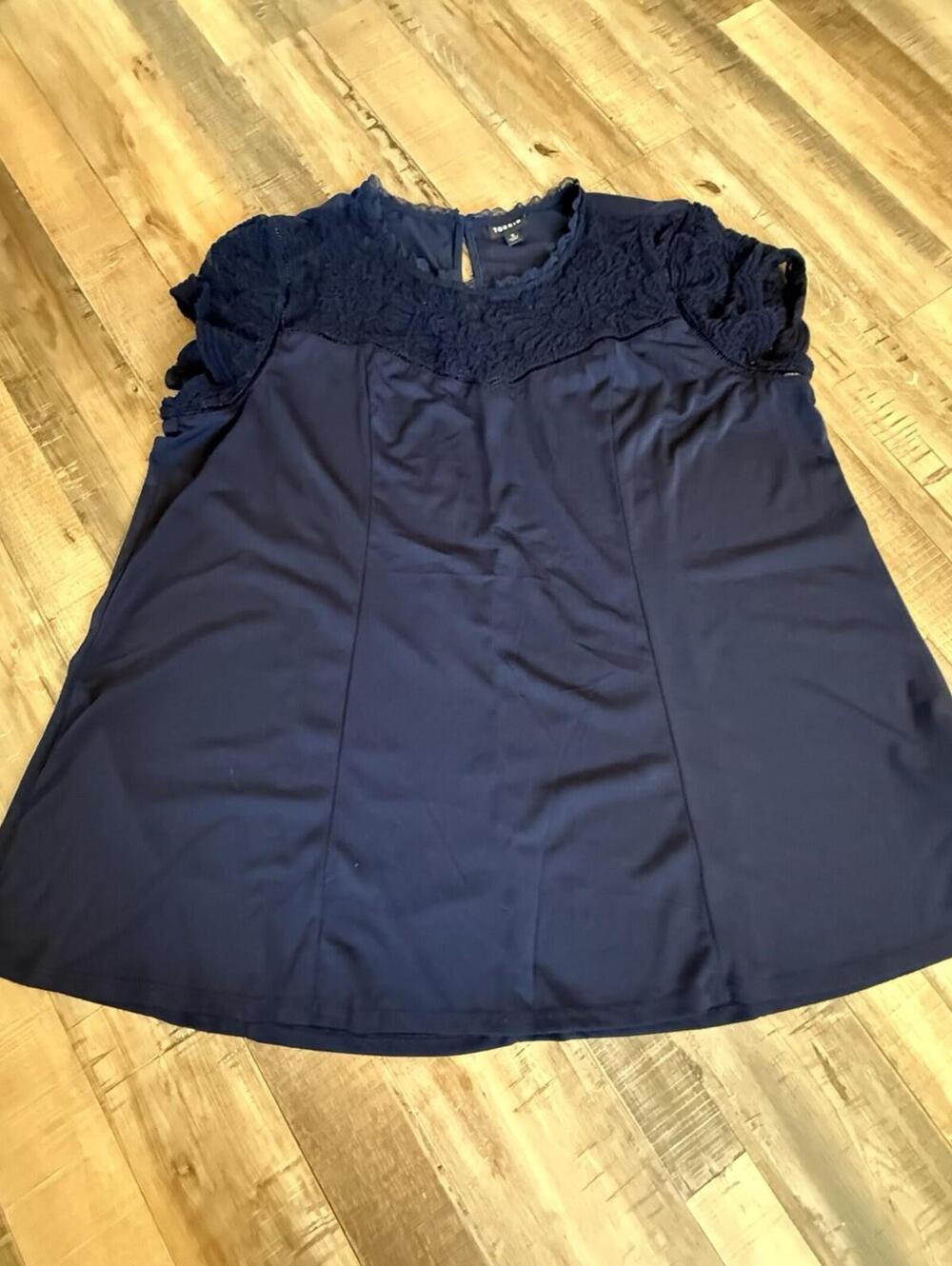 Torrid Lace Accent Top Size 3 Navy Blue Tunic